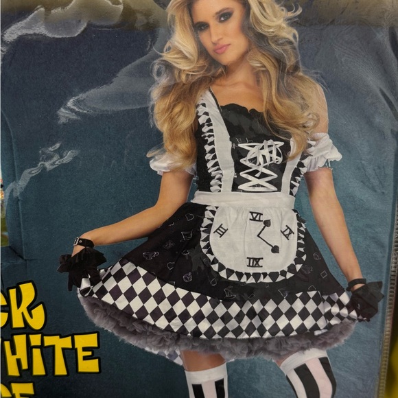 NEW. Spirit Black & White Alice Costume. Size Medium (8-10). - Picture 2 of 5